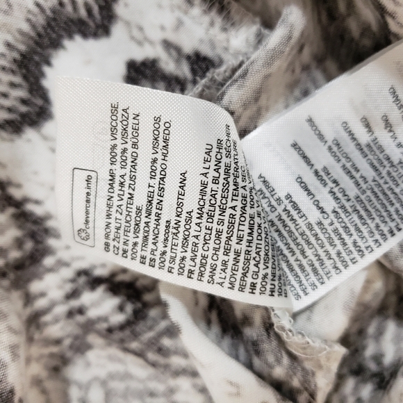 H&M Snakeskin Pattern Button Down shirt - Picture 5 of 5